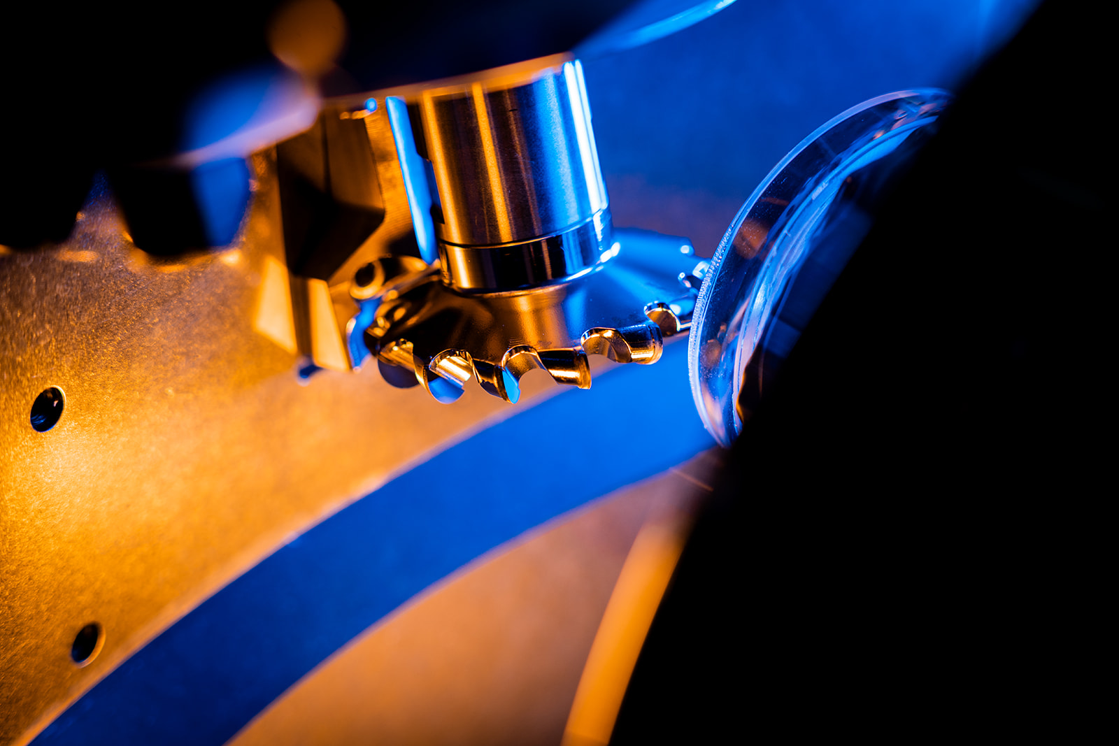 Integrated front-side milling with precise spatial blank positioning.