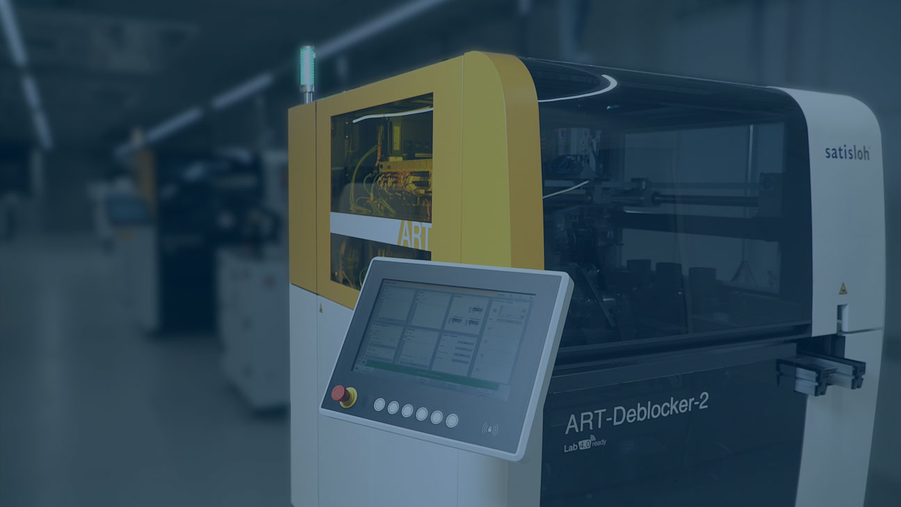 Automated manufacturing machine with large control monitor in a production hall