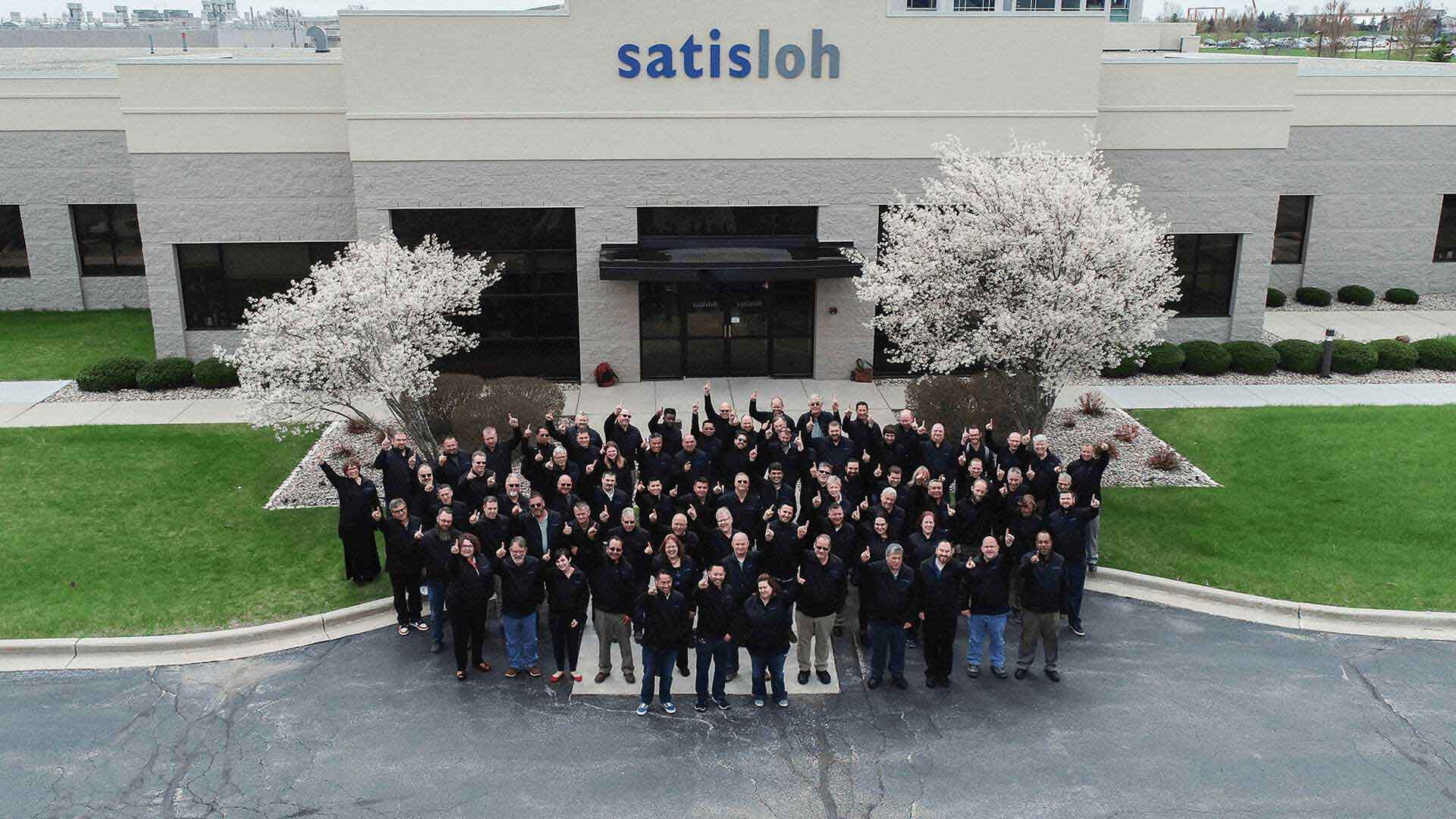 Group photo of Satisloh’s North American staff in front of the Germantown, Wisconsin building.